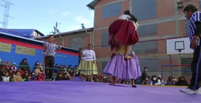 Las 'cholitas' vuelven al ring tras 9 meses de parón