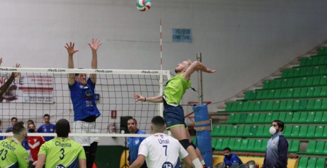 El Voley Textil Santanderina pierde en el último partido del año tras pelear hasta el final