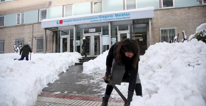 La solidaridad vecinal de Madrid planta cara a Filomena con batidas de limpieza o traslados a hospitales en 4x4