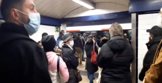 El metro de Madrid saturado toda la mañana