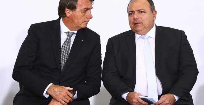 La vacuna que no llega, otro campo de batalla para el capitán Bolsonaro