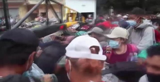 El Ejército de Guatemala frena a golpes la caravana de migrantes que se dirige a EEUU