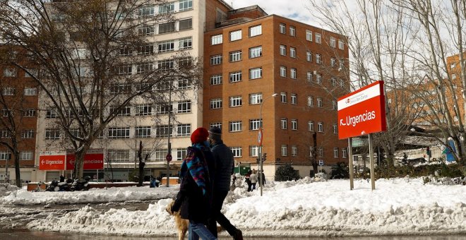 El gerente del Clínico reconoce que vacunó irregularmente a 600 jubilados