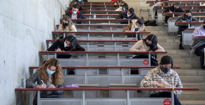 El sindicato CSIF pide la suspensión de los exámenes presenciales en las universidades ante el avance de la covid-19