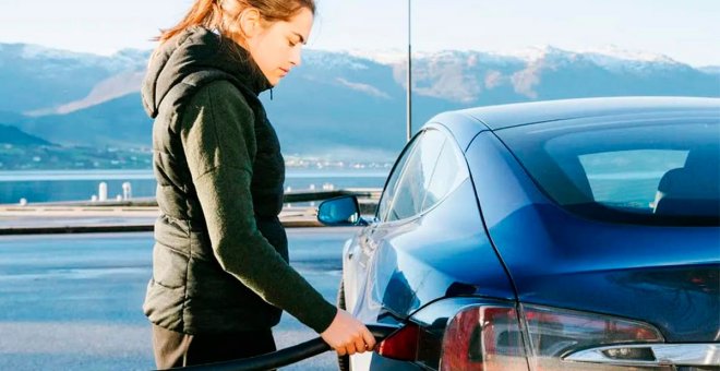 Participa en la III Encuesta Nacional de Conductores de Coche Eléctrico y gana un kit solar de autoconsumo