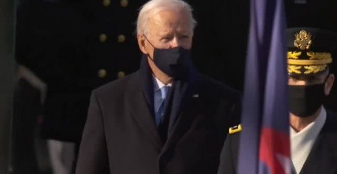 Biden rinde homenaje en Arlington al Soldado Desconocido