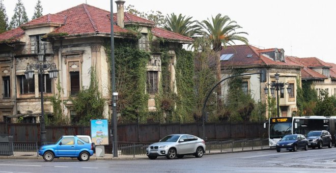 Indignación con el plan del bipartito para derribar los chalets de La Vega