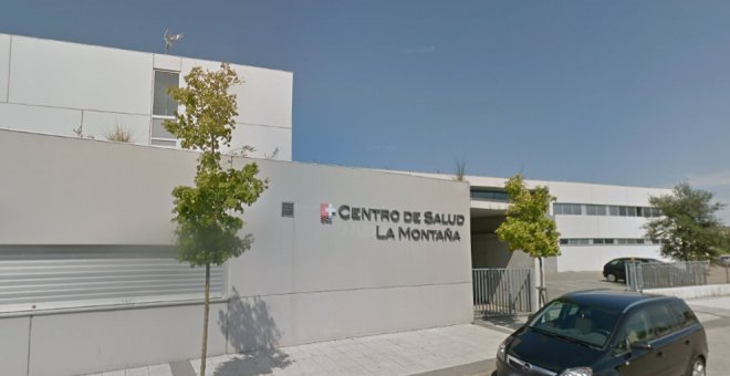 El centro de salud donde se vacunó la madre de la directora médica asegura que "no nos sobró ninguna dosis" y pide a Sanidad una aclaración