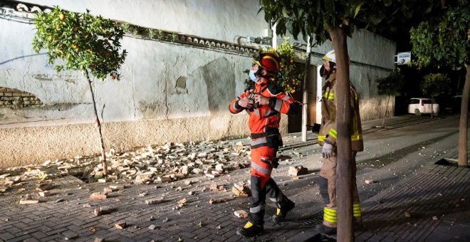 Granada responde al enjambre de seísmos con revisiones y peticiones de calma