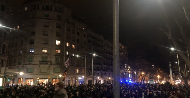 Centenars de persones es manifesten a Barcelona i Lleida contra l'ordre d'ingrés a presó del raper Pablo Hasel