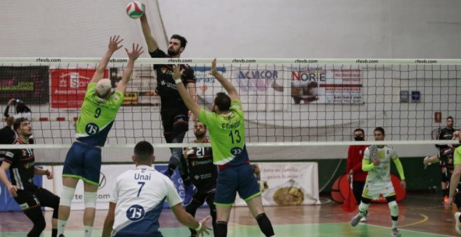 El Voley Textil Santanderina peleó frente al CV Teruel pero sin fortuna