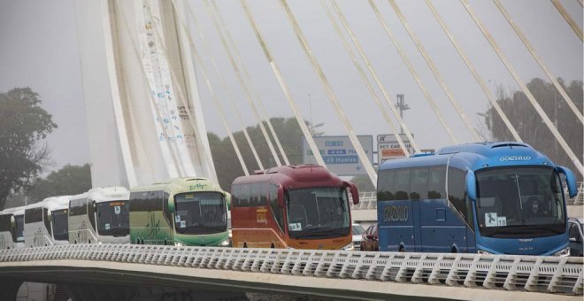 Los conductores de autobús piden al Gobierno prioridad para vacunarse del Covid