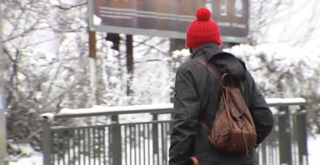 La nieve y el viento ponen en aviso por riesgo a algunos puntos del país