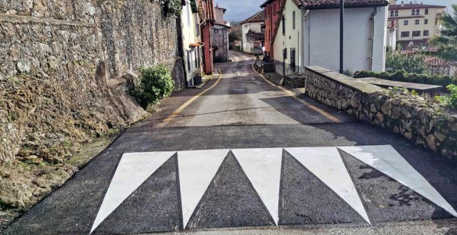 El Ayuntamiento instala reductores de velocidad en el centro urbano para mejorar la movilidad