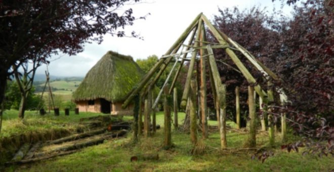 El Gobierno rehabilitará una de las cabañas del Poblado Cántabro de Cabezón de la Sal