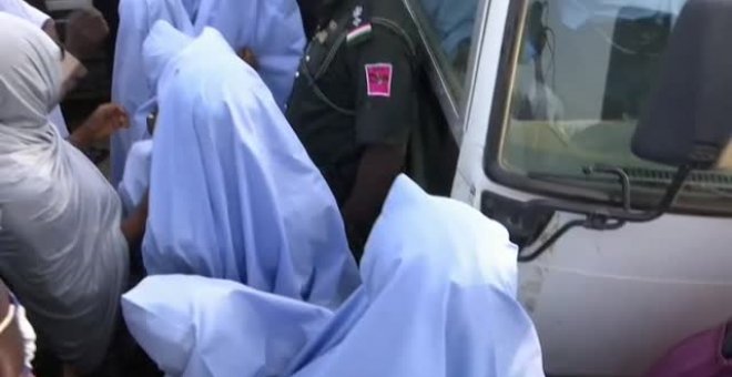 Reencuentro con sus padres de las 279 niñas liberadas en Nigeria