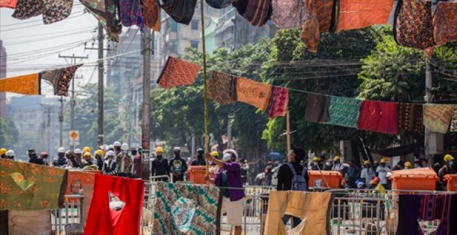 Las birmanas conmemoran el Día de la Mujer: "Nos levantamos contra la junta militar y en desafío al patriarcado"