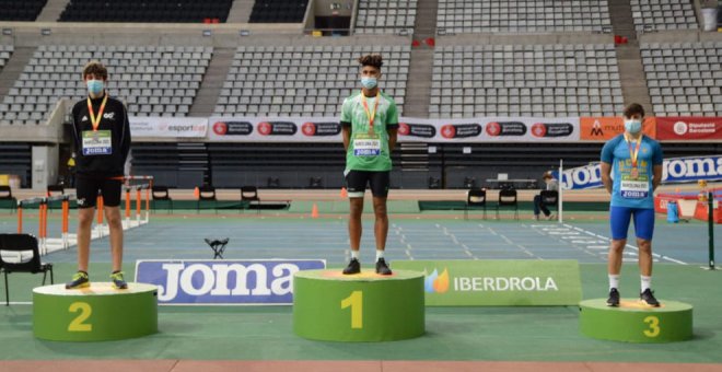 Pablo Martínez y Ania San Román, plata y bronce en el Nacional Sub18 de pista cubierta