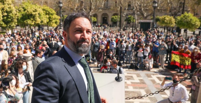 Abascal convoca una rueda de prensa en Sevilla y la transforma en un mitin que lleva a la Policía a intervenir