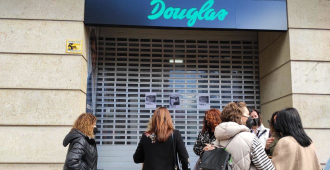 Douglas y los sindicatos alcanzan un preacuerdo sobre el ERE con una rebaja del 17% de los despidos que afectaban a casi 600 empleados