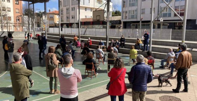 Un centenar de personas participan en la asamblea para frenar la implantación de la OLA