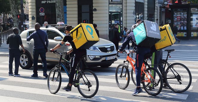 El Gobierno aprobará este martes la Ley Rider que obliga a las plataformas de reparto a contratar a estos empleados