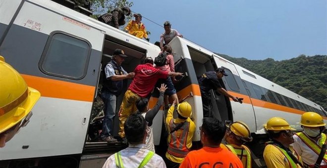 Un accidente de tren en Taiwán deja al menos 48 muertos y decenas de heridos