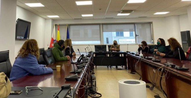 Los sindicatos se encierran en la sede del Gobierno para exigir que se cumpla el convenio en Educación