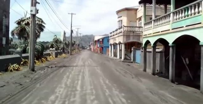 San Vicente queda sepultada bajo las cenizas por la explosión de un volcán