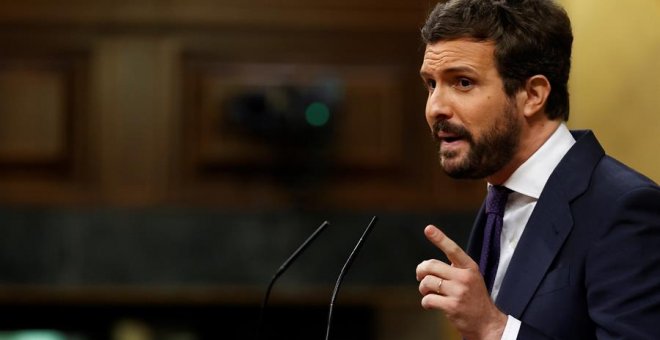 Casado acusa a Sánchez de ser "gafe" con las vacunas y critica que conmemore el aniversario de la II República