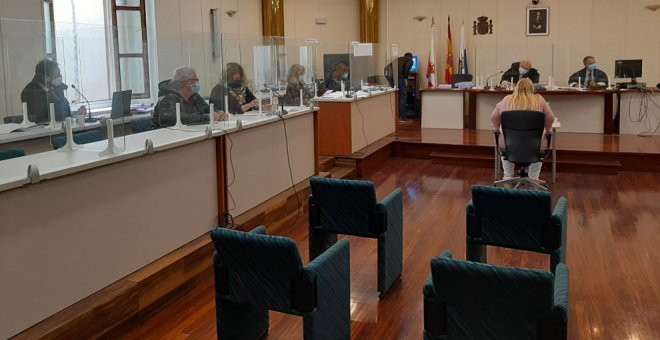 La exsecretaria del concejal de Servicios Sociales niega haber repartido vales de comida entre conocidos