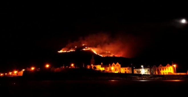 Masivo incendio en las montañas de Mourne, en Irlanda del Norte