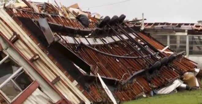 Una fuerte tormenta deja un rastro de destrucción de viviendas prefabricadas en Alabama