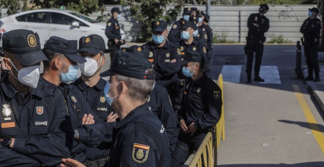 La Justicia ordena a la Generalitat vacunar a policías y guardias civiles "de inmediato y sin dilaciones"