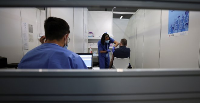 Sanidad comunica un nuevo récord de vacunas administradas en un solo día con casi medio millón de dosis