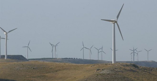 El Parlamento pide incluir en el PROT y el Plenercan zonas de desarrollo y exclusión eólica