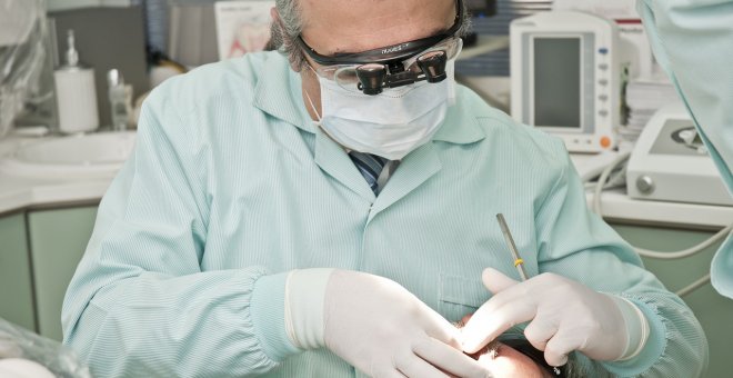 Un juzgado anula el proyecto de dentista municipal de Barcelona