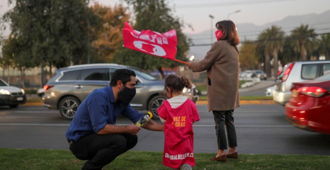 Chile elige este domingo a los redactores de la primera constitución escrita en democracia