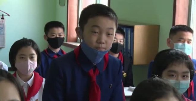 Un niño de 13 años diseña y crea un robot que desinfecta su colegio en Corea del Norte