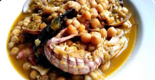 Pato confinado - Receta de garbanzos con marisco