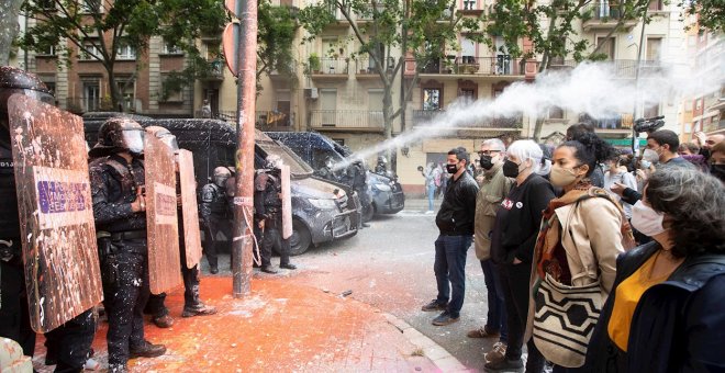 Piden 20 meses de cárcel para los 21 acusados de impedir el desahucio que llevó a Ada Colau ante la Justicia