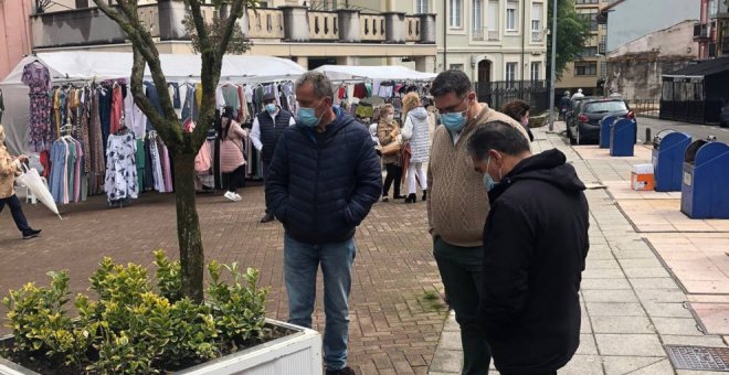 El mercadillo amplía espacios y acogerá cinco nuevos puestos desde el lunes