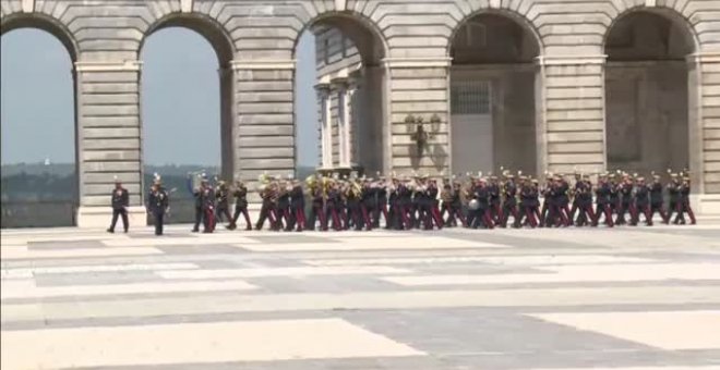 Vuelve el cambio de guardia al Palacio Real