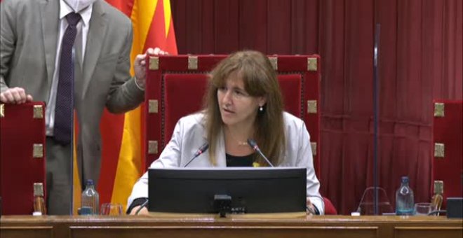 Garriga, diputado de VOX, llega tarde a su turno en el Parlament ¿Problemas con la mascarilla o estaba en el bar?