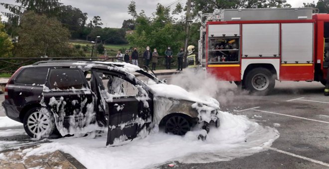 Calcinado un vehículo en Villaescusa