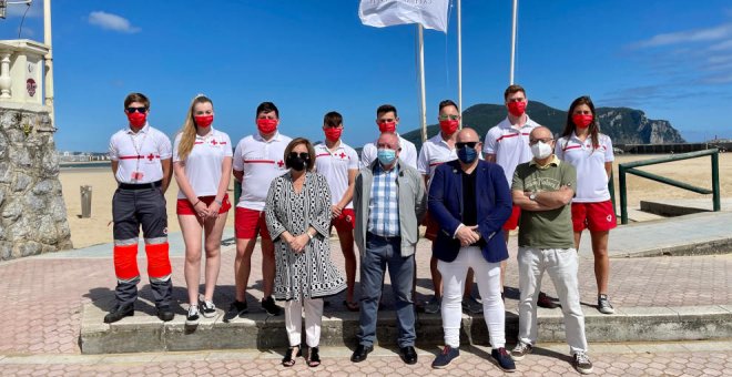 El Ayuntamiento inicia el servicio de salvamento y socorrismo en la playa Salvé