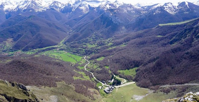 Podemos afirma que la construcción del aparcamiento de dos plantas en Fuente Dé es contraria a la Ley de Parques Naturales