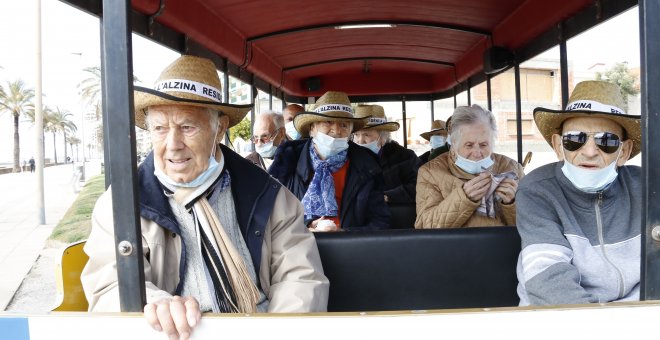 La vida torna amb comptagotes a les residències de gent gran