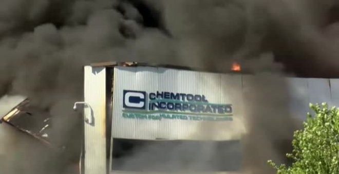 Impresionante incendio en una planta química en Illinois