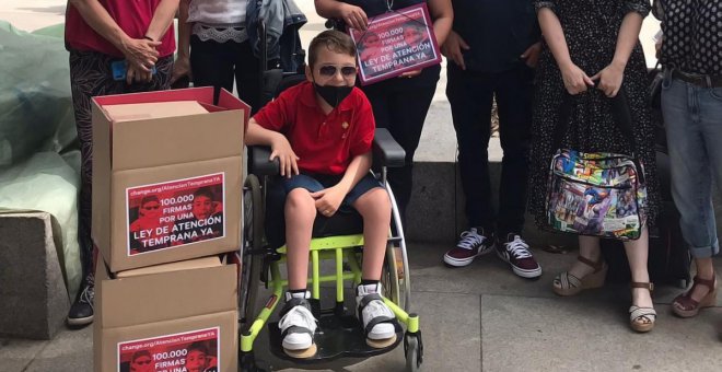 La lucha de Iker, un niño con parálisis cerebral que planta cara al Congreso por la atención temprana universal